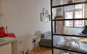 Honore - Hotel Pour Nomades Reveurs - 58 Merciere